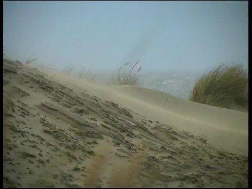 Llamativa tormenta de arena sorprendi a turistas en Marisol 