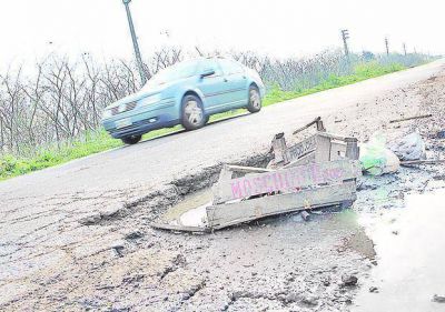 El camino de acceso a Arana, una arteria que pide auxilio
