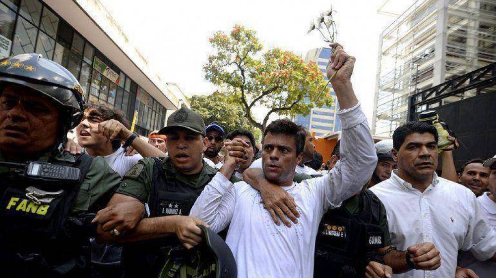 Leopoldo L�pez cumple un a�o en la c�rcel y su esposa encabezar� una marcha por justicia