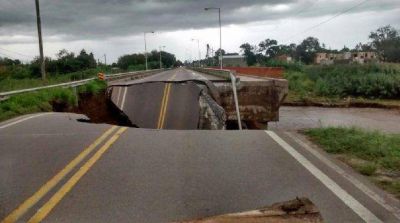 C�rdoba: ahora el temporal parti� un puente en dos sobre la ruta 9