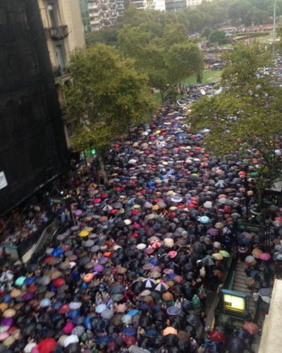 Con la familia de Nisman, la marcha avanza hacia Plaza de Mayo