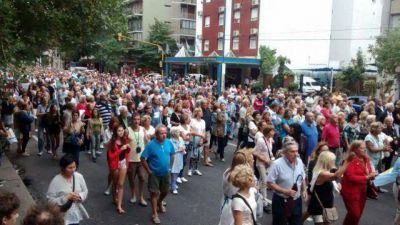 Cientos de marplatenses participan de la marcha en homenaje a Nisman