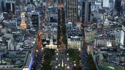 Una multitud march� a la Plaza de Mayo para homenajear a Nisman y pedir justicia