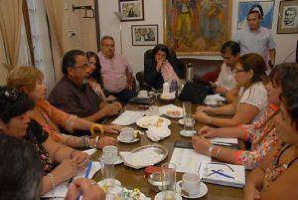 Los gremios rechazaron la nueva oferta de aumento en cuotas