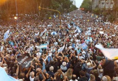 El #18F tambi�n fue multitudinario en el interior