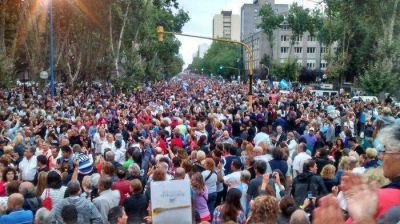 Catorce cuadras de marcha y concentraci�n en Plaza San Mart�n