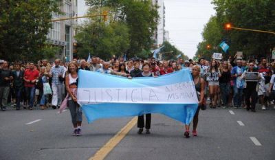 Unos 50 mil marplatenses y turistas marcharon en silencio por el crimen del fiscal Alberto Nisman