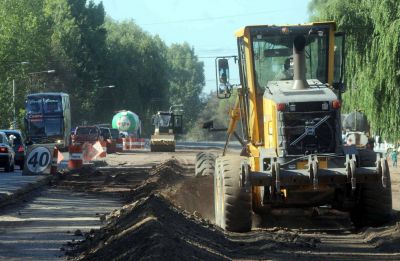 Construyen carriles secundarios en acceso sur de Tunuy�n