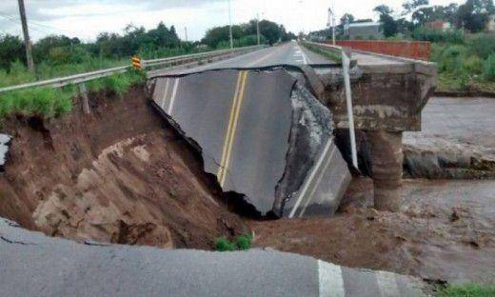 Aunque la lluvia complic� los trabajos, se pudo reparar el acueducto La Quebrada