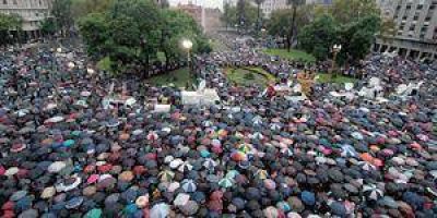 Una multitud march� a Plaza de Mayo para homenajear a Nisman