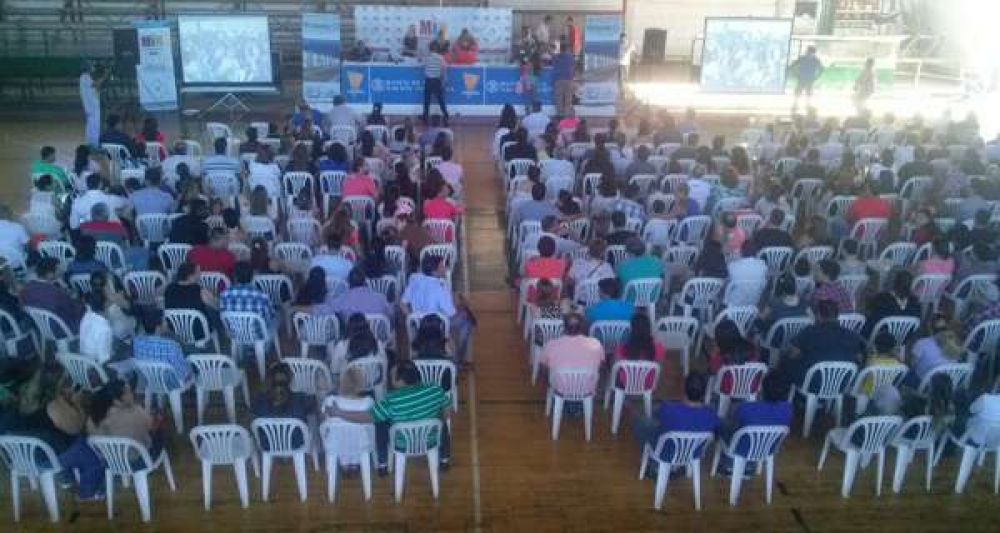 Bosetti encabez� acto de licitaci�n y sorteo de viviendas de Clase Media