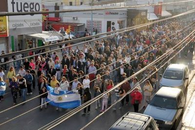 Comodoro se sum� a la convocatoria nacional y march� por las calles c�ntricas