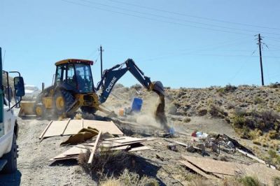 El municipio levant� viviendas en tierras usurpadas de km. 3