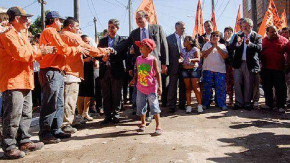 Alperovich inaugur� nuevas obras en la capital tucumana