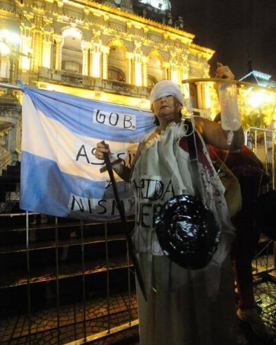 En Tucum�n, el reclamo de justicia desafi� al aguacero