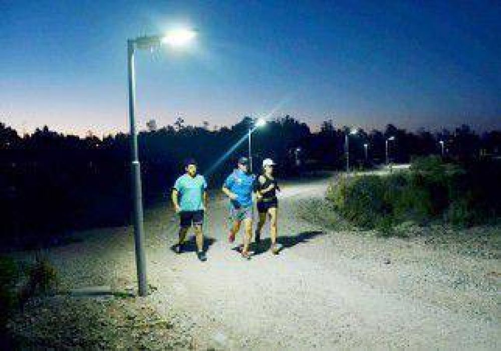 Inauguran m�s luminarias en Parque Norte 