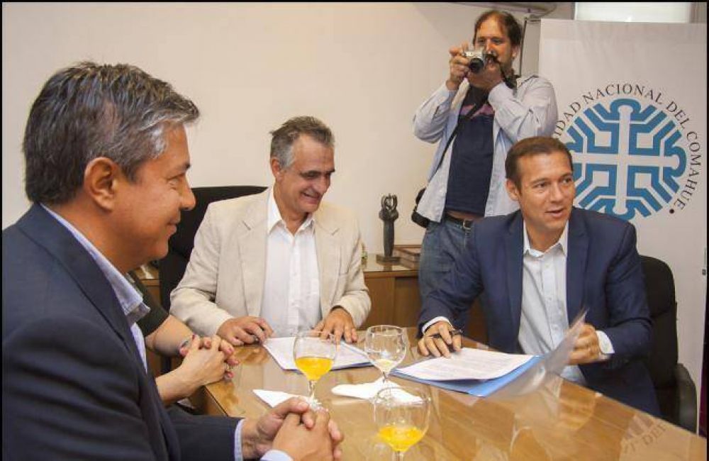 Guti�rrez y Crisafulli firmaron convenios de cooperaci�n mutua