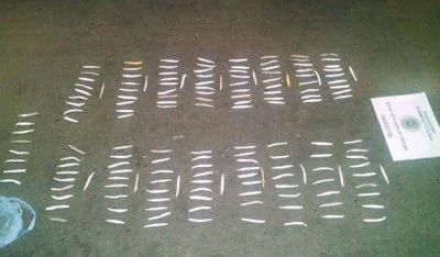 Vio a la polic�a y se fug�; ten�a una bolsa con 662 porros