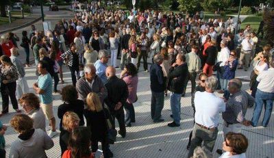 Como en el resto del pa�s, marcharon por Nisman en la Plaza San Mart�n 
