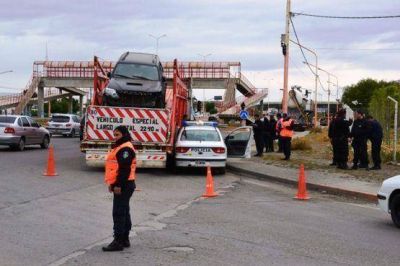 Patrullero choc� contra un cami�n en la Autov�a 17 Octubre