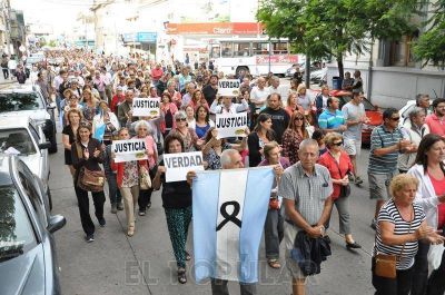 18F: Olavarrienses marcharon por el centro pidiendo Verdad y Justicia