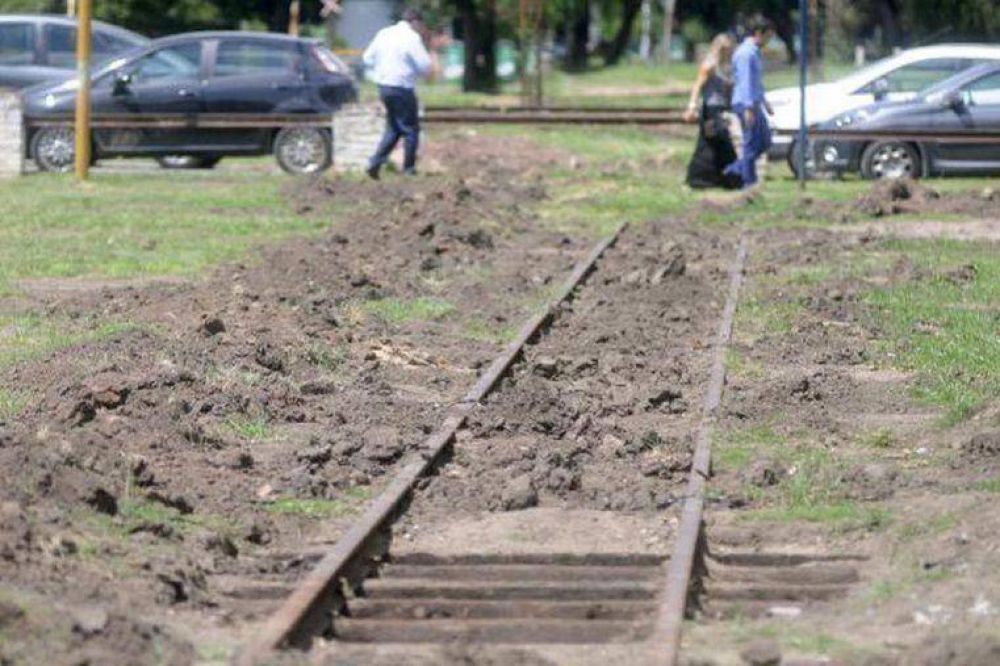 Siguen las obras en las v�as del tren urbano
