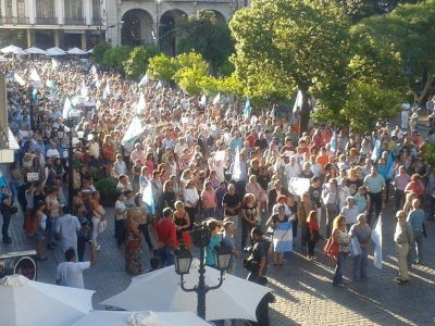 Al grito de �Nisman presente� se desarroll� la marcha del 18F en Salta