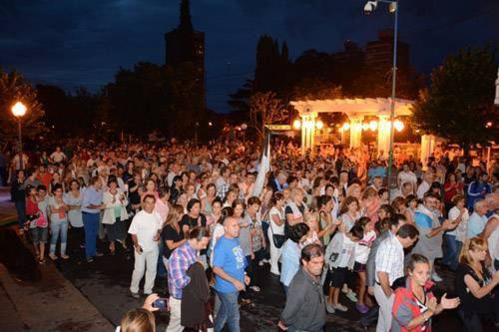 Un gran nmero de nicoleos acompa la marcha por Nisman