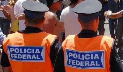 Asesinan a balazos a un polic�a de la Federal mientras esperaba el colectivo