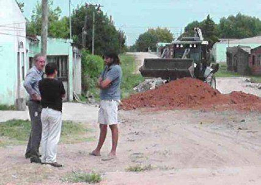 Arreglan algunas calles pero siguen llegando reclamos
