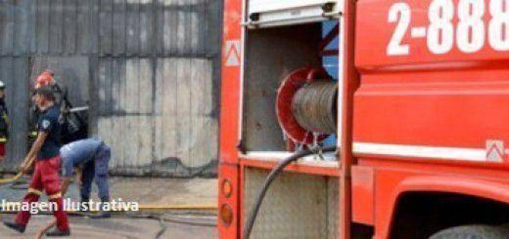 Un nene de ocho a�os falleci� en un incendio en el barrio San Miguel de Ober�