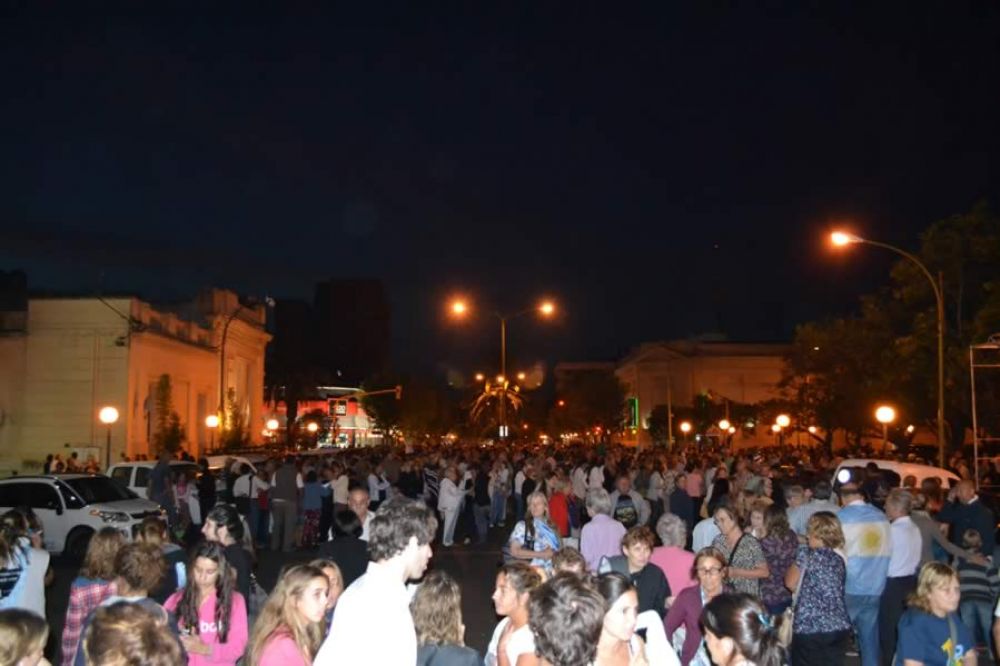 Se manifestaron casi 2 mil personas en el centro