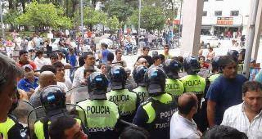 Forcejeos e insultos en la protesta de Concepci�n