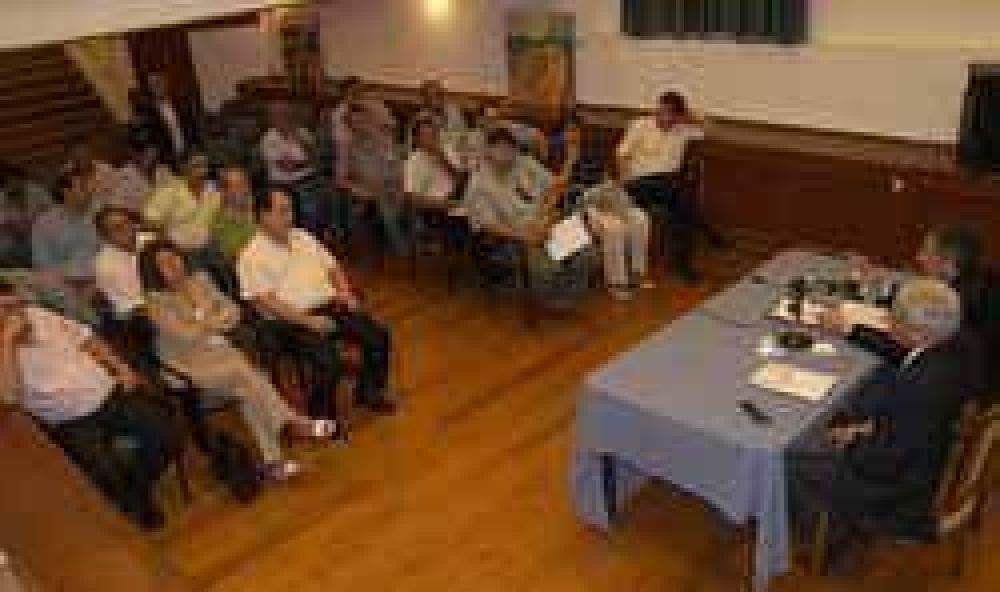 Se reuni� la Mesa de Dialog�, los gremios docentes presentaron una propuesta de incremento salarial