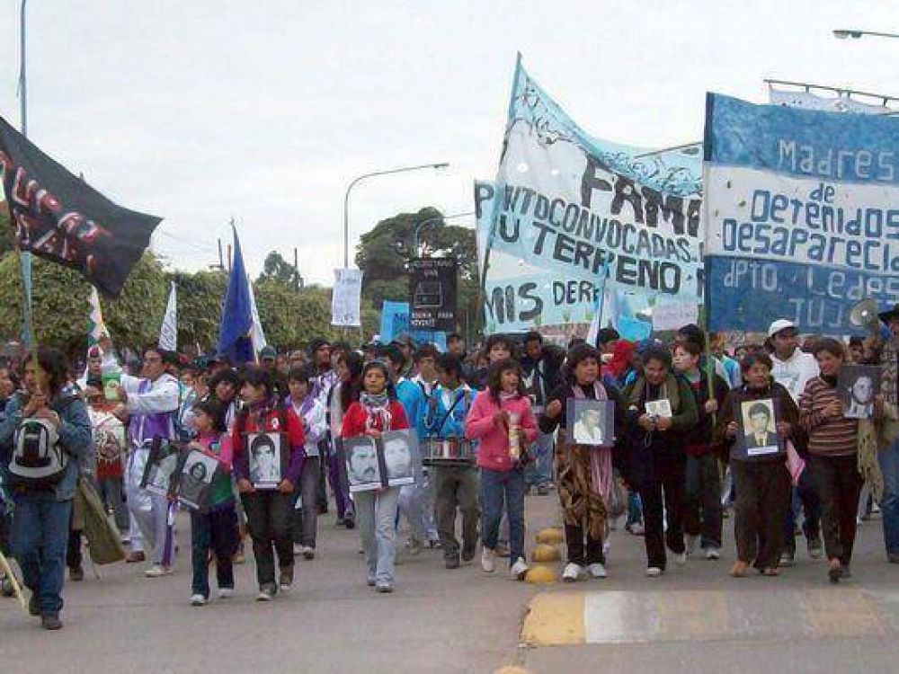 Primera marcha de repudio a la Noche del Apag�n