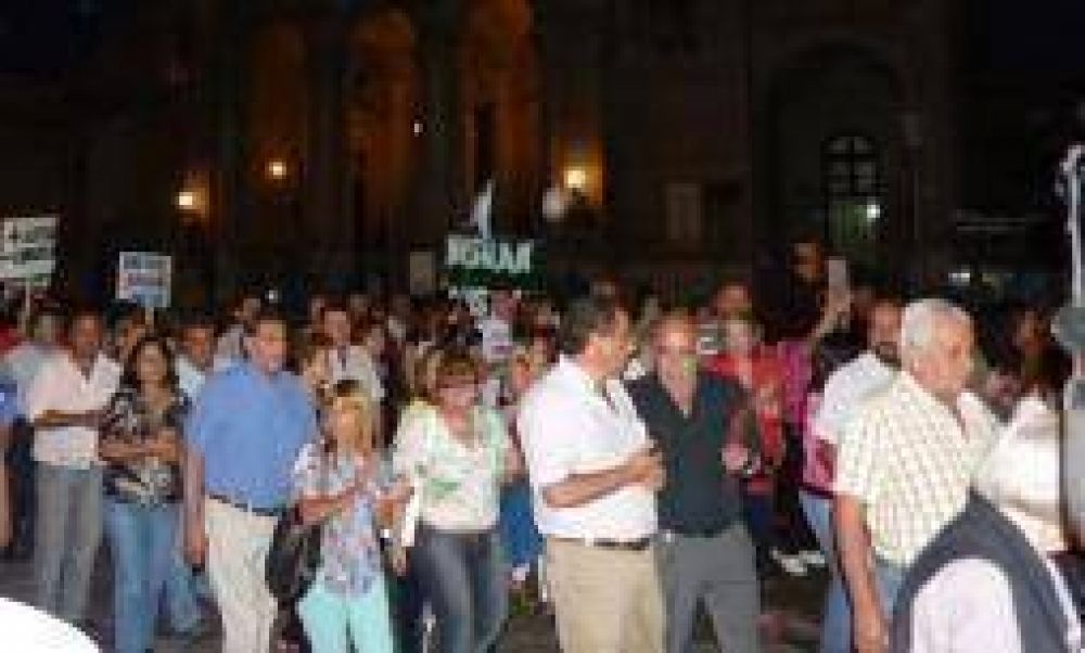 Julio Mart�nez, entre reclamos viales y la marcha por Nisman