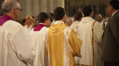 Papa Francisco a sacerdotes: Recuperar el asombro de la Misa no es ser un �showman�