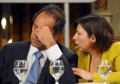 En el gobierno de Scioli hay mezcla de optimismo y resignaci�n por las paritarias que no se resuelven