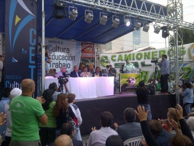 Moyano inaugura un policl�nico que a�n no est� terminado