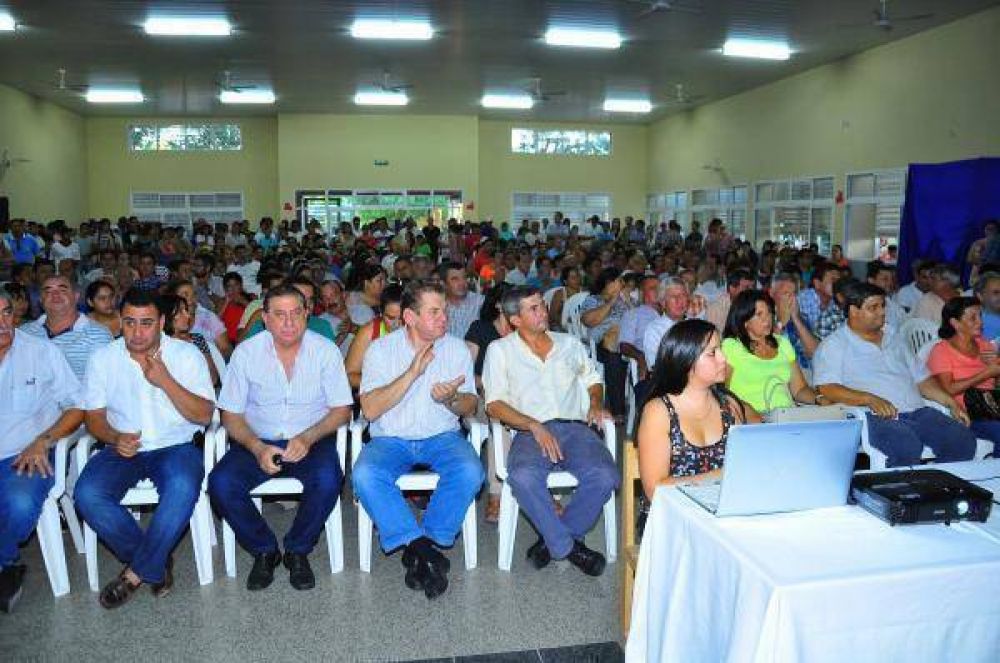 INTENDENCIA: Jofr� y De Vido exponen obras a ejecutarse en tres barrios de la ciudad
