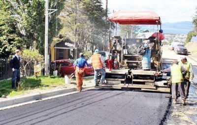 Sciurano supervis� el inicio de la pavimentaci�n de Isla de los Estados