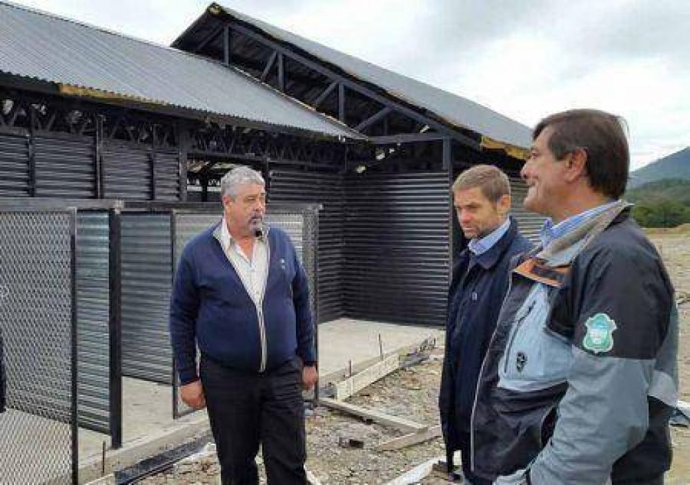Sciurano recorri� la obra de los nuevos caniles municipales