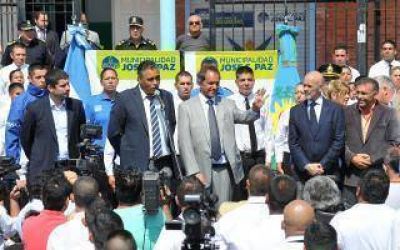 Scioli inaugur� obras y entreg� escrituras en Moreno y Jos� C. Paz