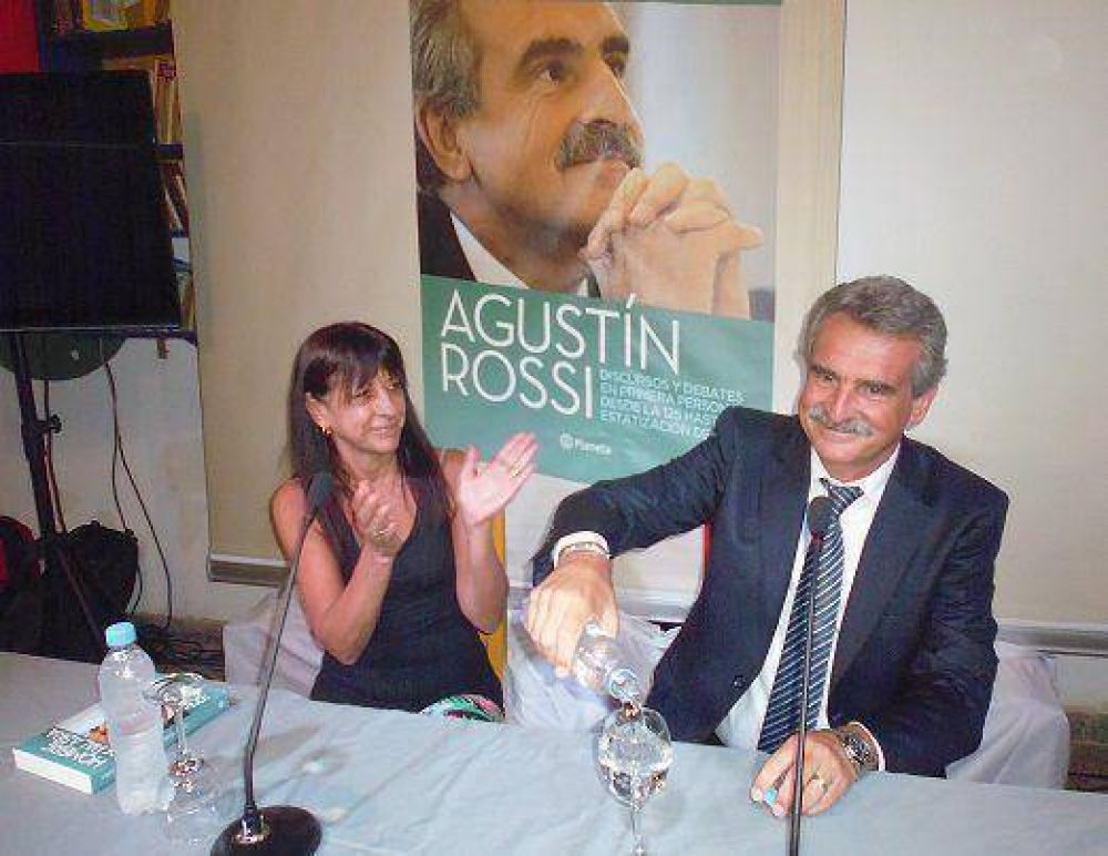 Rossi present su libro en Olivos