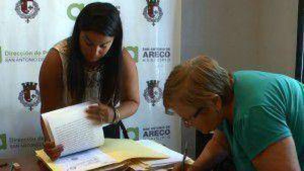 Arraigo: 32 vecinos accedieron a la escritura de su vivienda