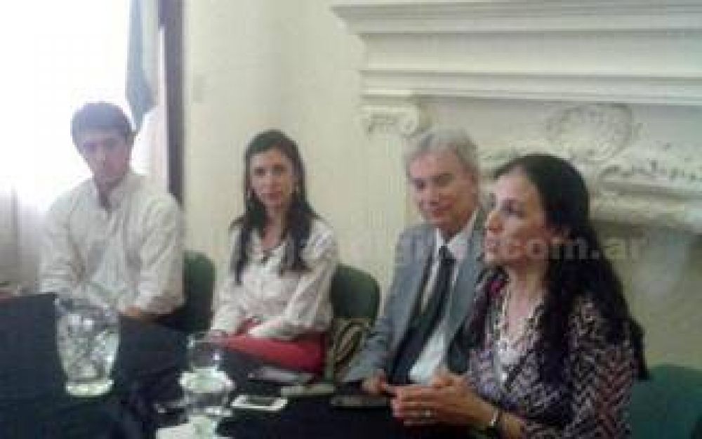Intendente Pascual present� el UBA XXI en General Villegas