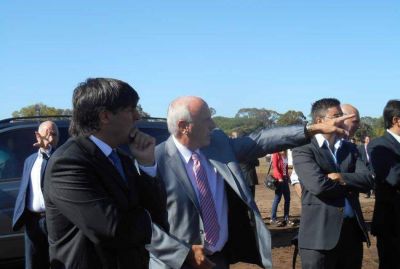 El Municipio firm� las escrituras de 192 terrenos de la AU para el Procrear