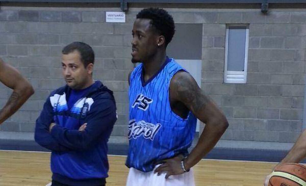Lleg� Reger Dowell y ya entren� en Pe�arol