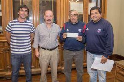 Inza otorg� subsidios a los clubes V�lez y San Jos�