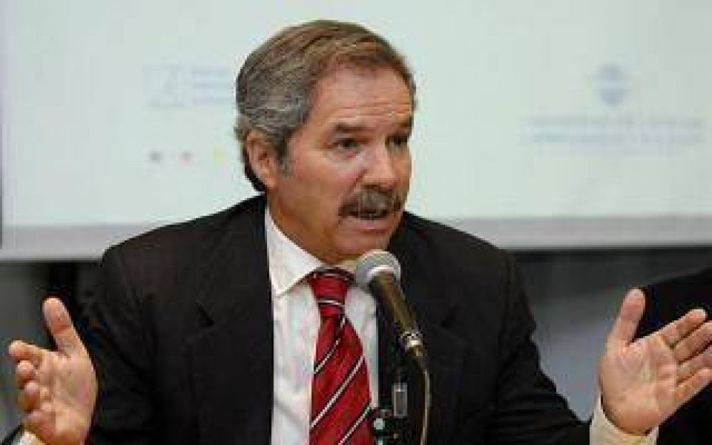 En La Plata, Sol� carg� contra De Narv�ez y Giustozzi: 